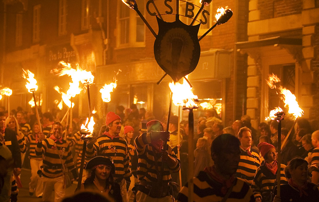 lewes-bonfire-night-2026-road-closures-taxi-pickup-guide